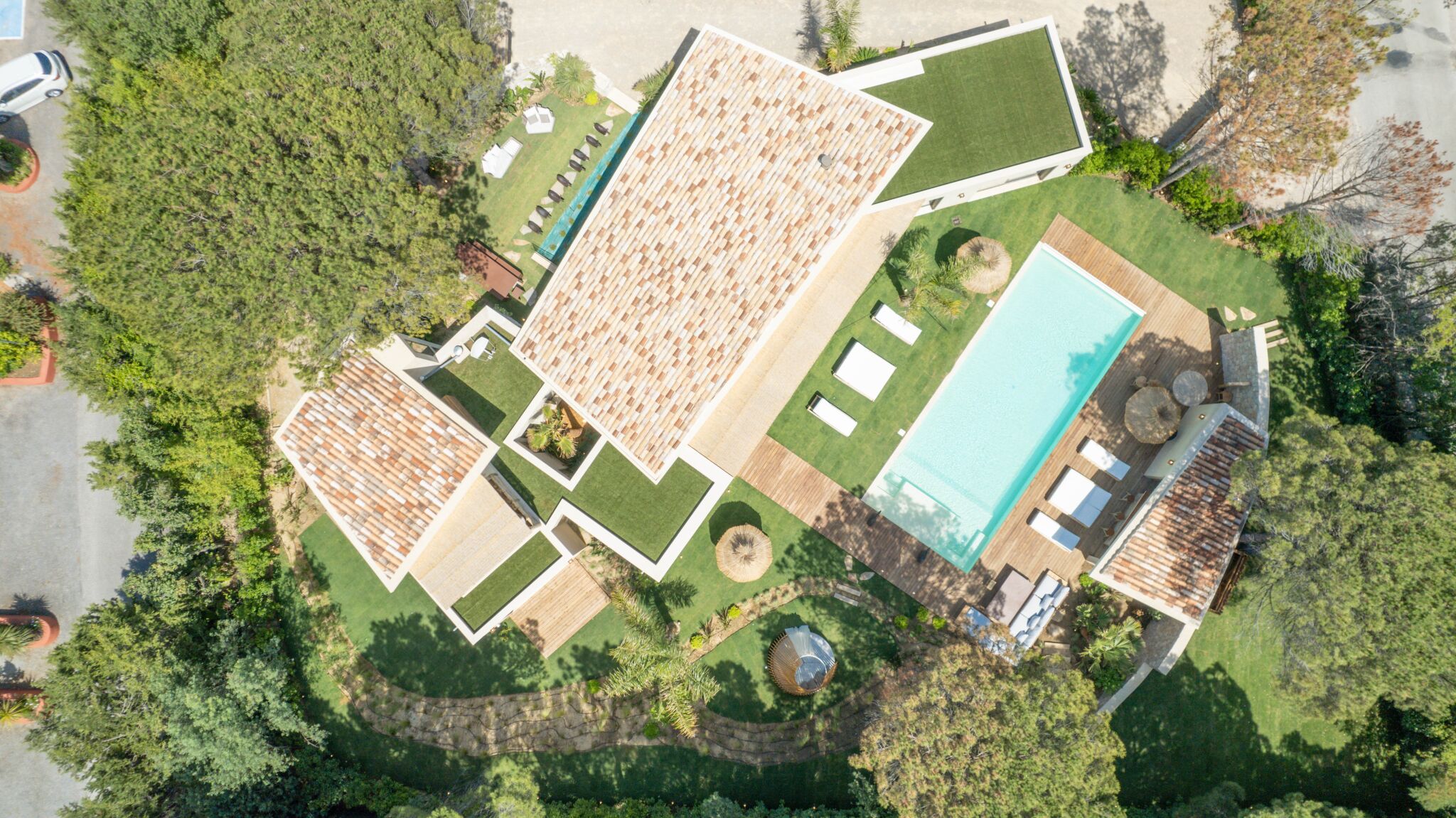 Vue aérienne de la villa située à côté de Saint-Tropez dans le Var