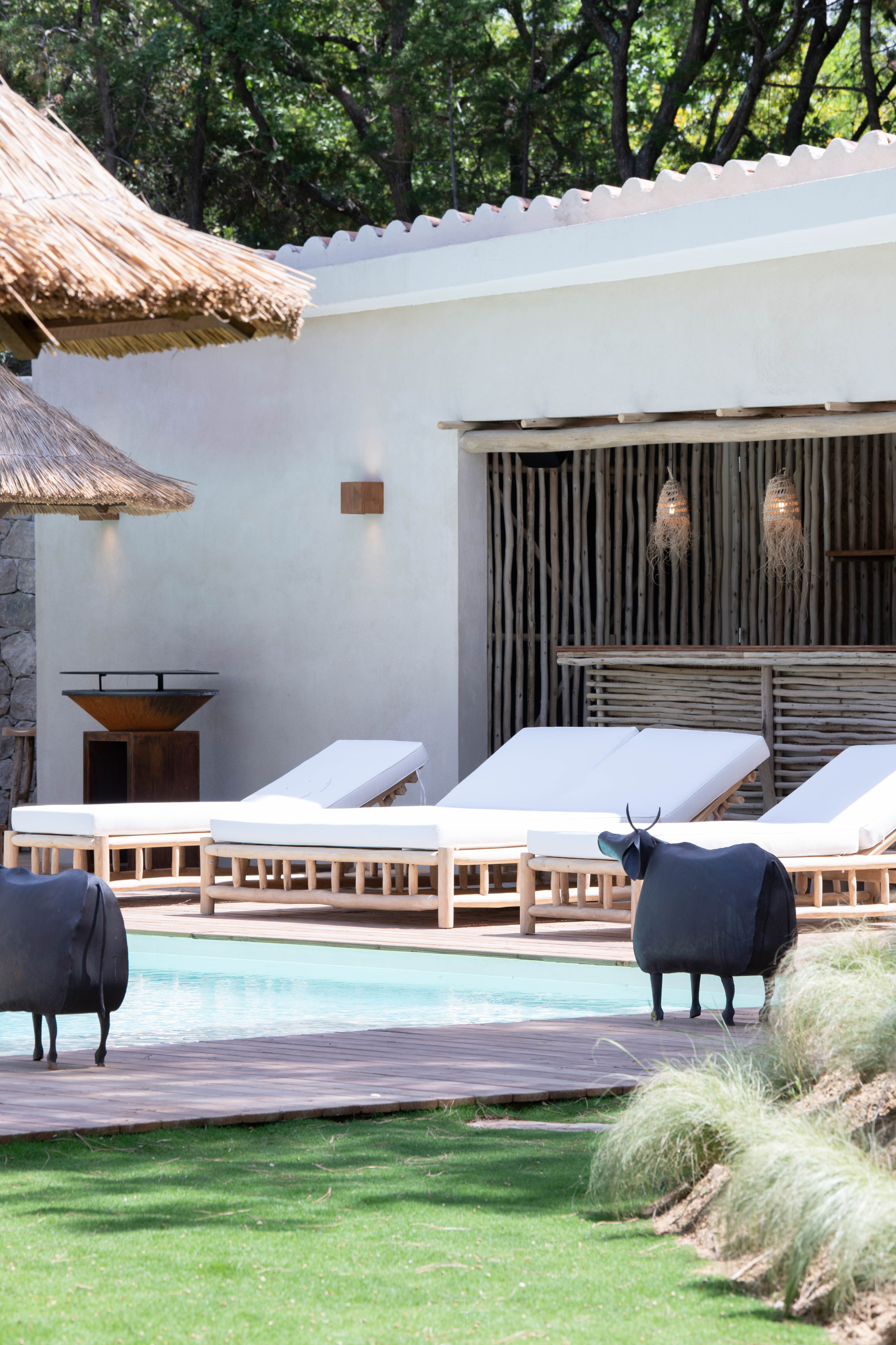 Chaises longue piscine location saisonnière Ramatuelle